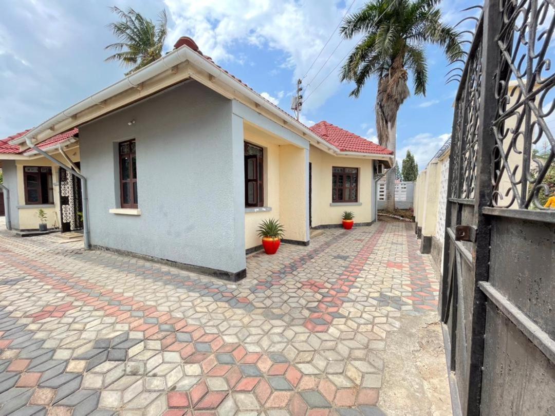 Silent Home Dar es Salaam Exterior photo